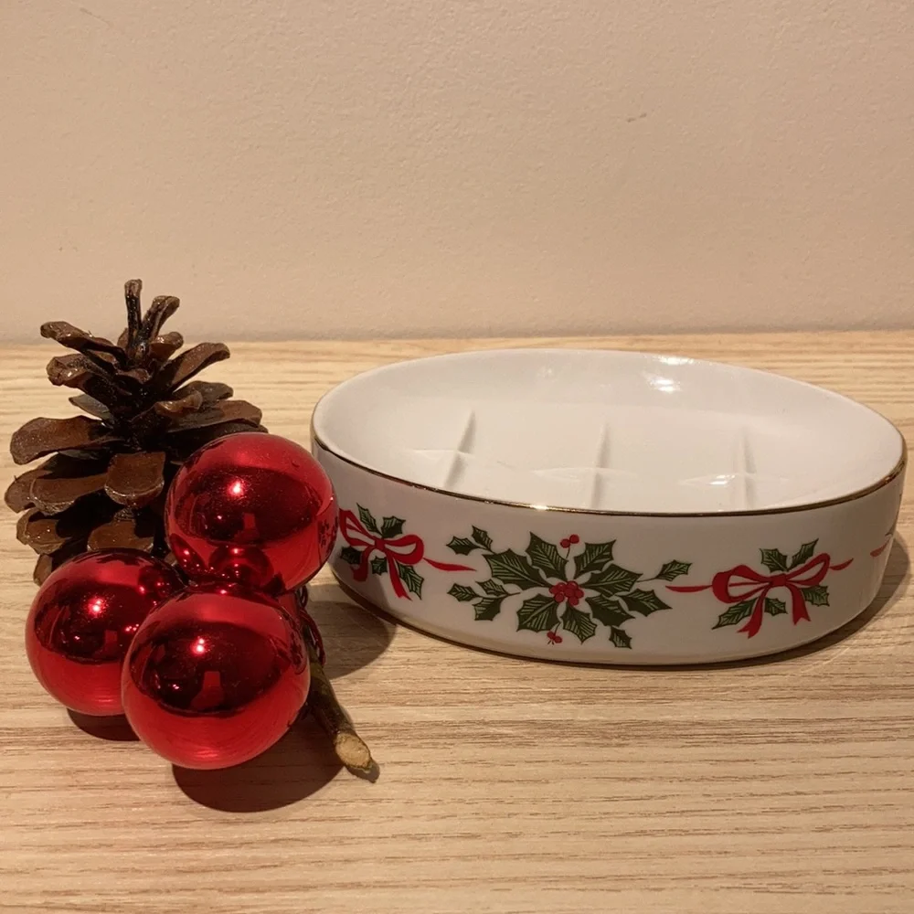 Holiday soap dish with holly and berries